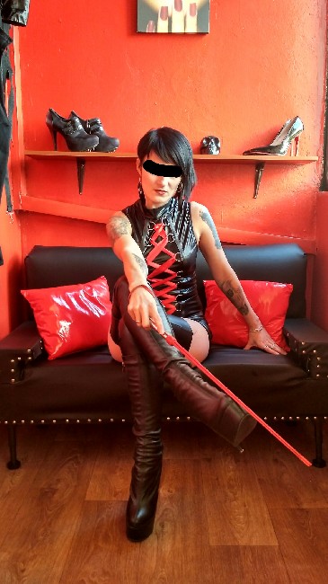 zhenshina-gospozha-ishet-raba-v-lipetske