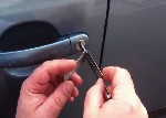 Оставленные внутри ключи или разряженный АКБ зачастую становятся большой проблемой для хозяина машины, ведь для того, что бы попасть к тому же аккумулятору, сначала необходимо попасть в салон автомоби ...