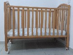 Продается деревянная детская кроватка, размер 133*71, высота дна регулируется, матрас прилагается, размер матраса 127*65. ...
