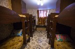 Привыкли экономить в поездке? Хостел в Барнауле предлагает койко-места стоимостью менее 500 рублей в сутки,  причем общие комнаты не переполнены.  Только 4 или 8 отдыхающих одновременно находятся в од ...